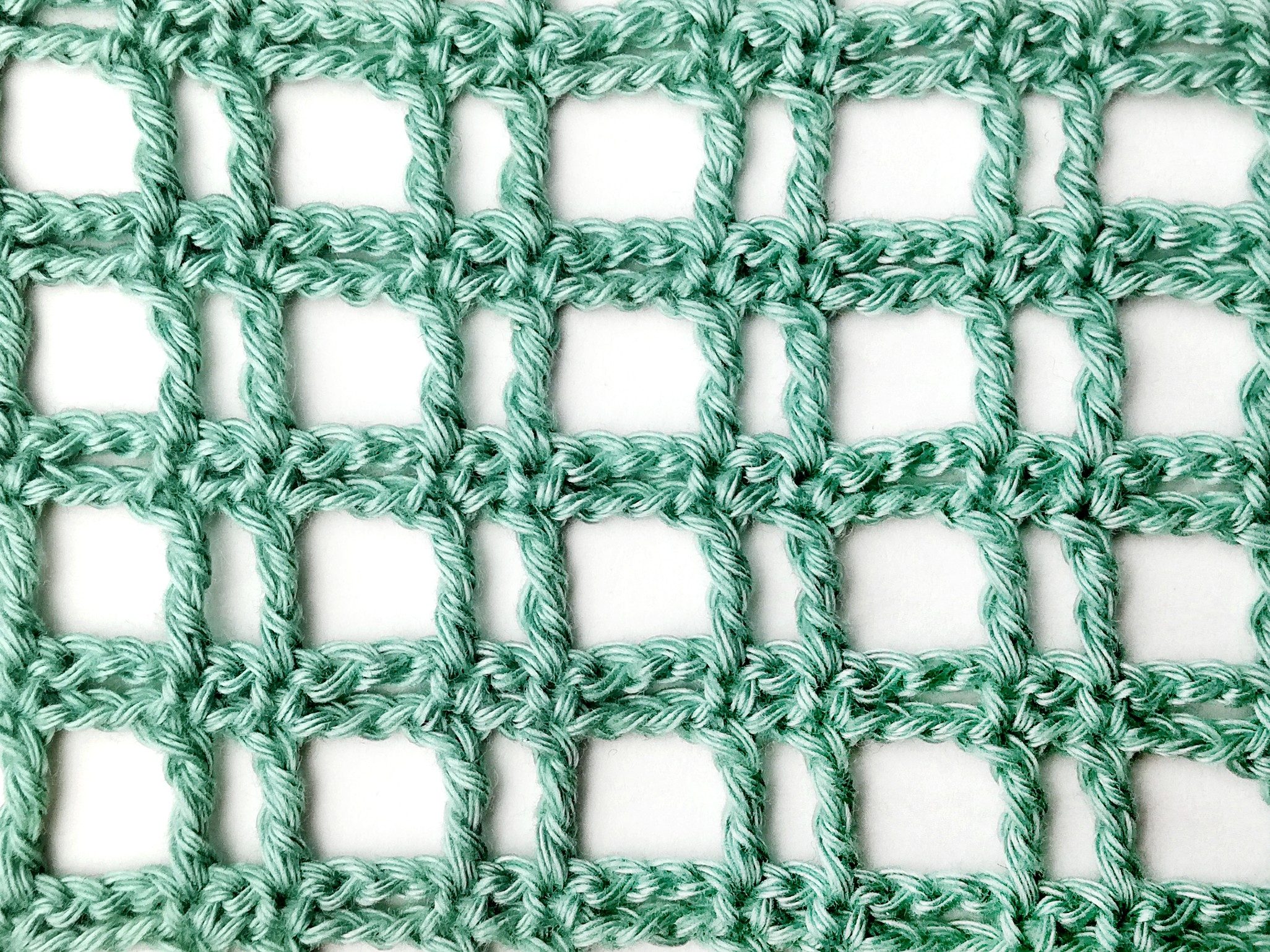 Crochet stitch tutorial: Striped treble crochet mesh stitch